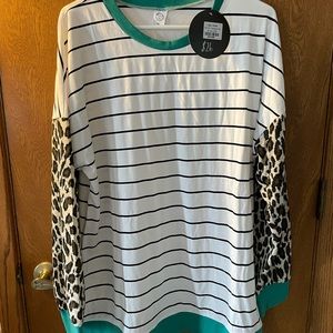 NWT  Women’s long sleeve top